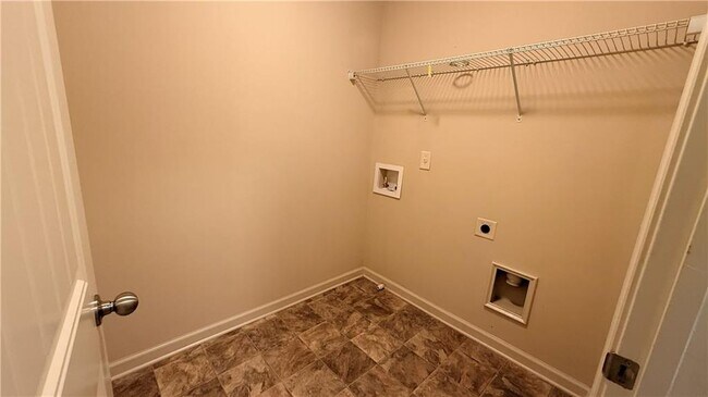Building Photo - 333 Knelston Oak Dr NE