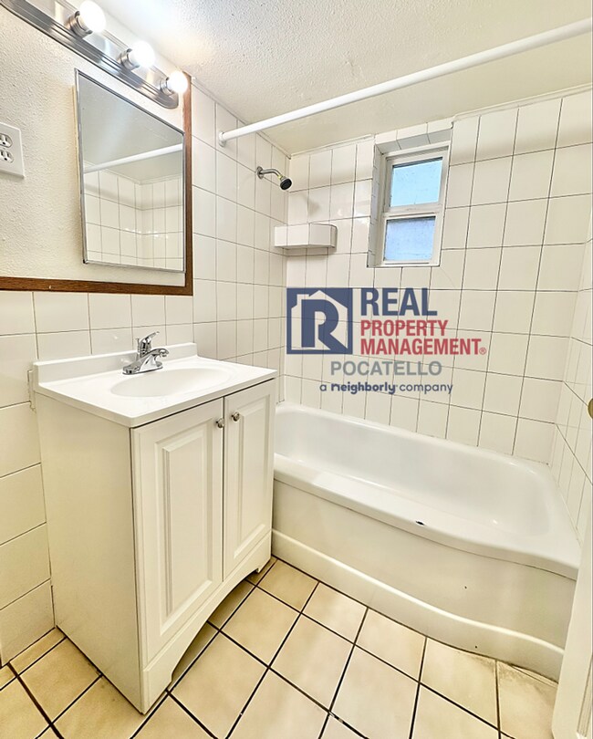 Building Photo - 159 S 11th Ave