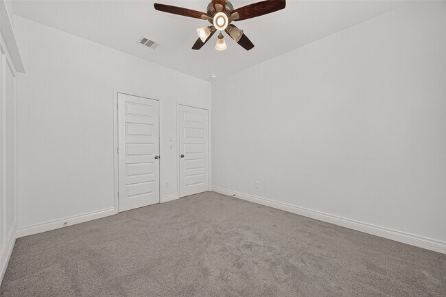 Building Photo - 25109 Pinebrook Grove Ln