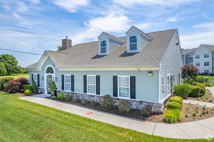 Building Photo - 23033 Meadow Wood Ct