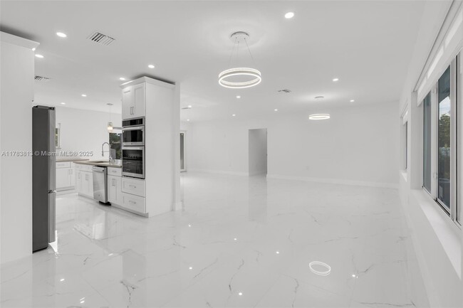 Building Photo - 7420 Beach View Dr