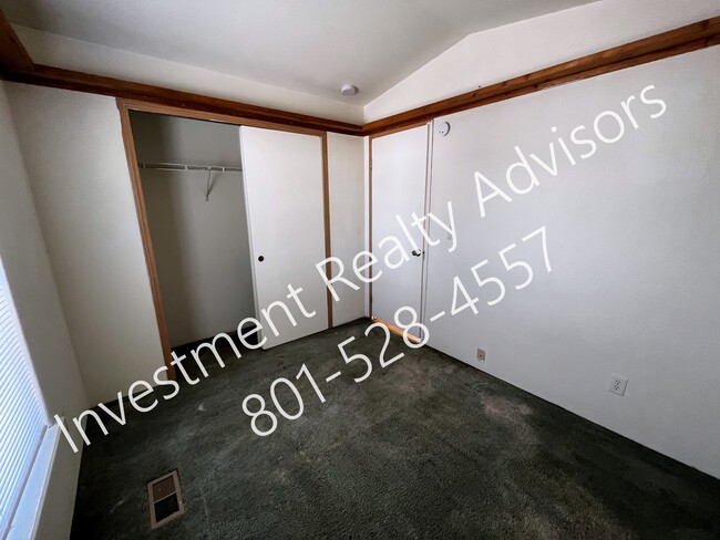 Building Photo - 421 N 200 W St