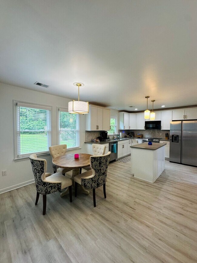 Building Photo - 103 Meadow Creek Dr