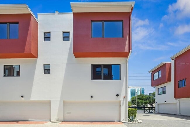 Building Photo - 810 2nd Ave N