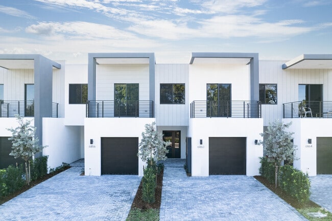 Building Photo - Somi Townhomes