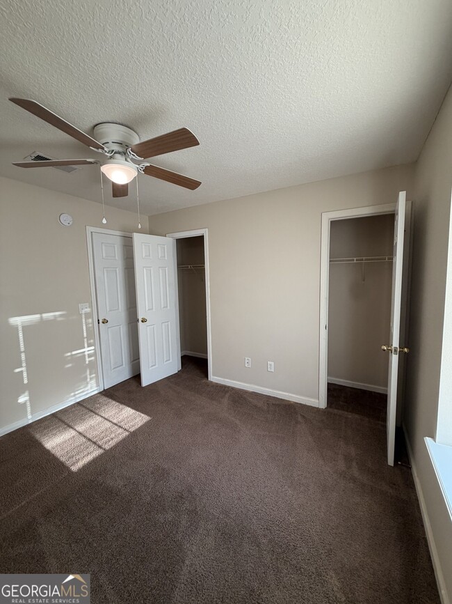 Building Photo - 410 E Lawnwood Ave