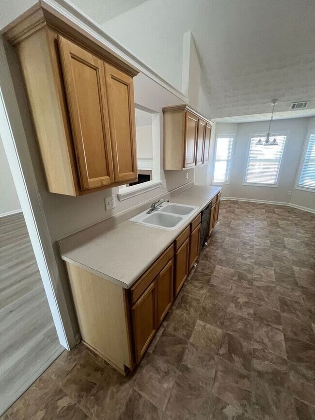 Building Photo - Beautiful Home in the Highly Sought-After ...