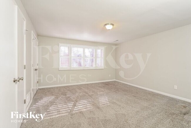 Building Photo - 1302 Westridge Rd