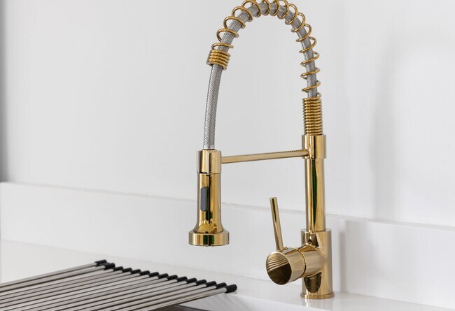 Building Photo - Charming + Modern Highland Park Home - 3 Beds, 2 Baths, Fenced Yard, + Plenty of Parking!