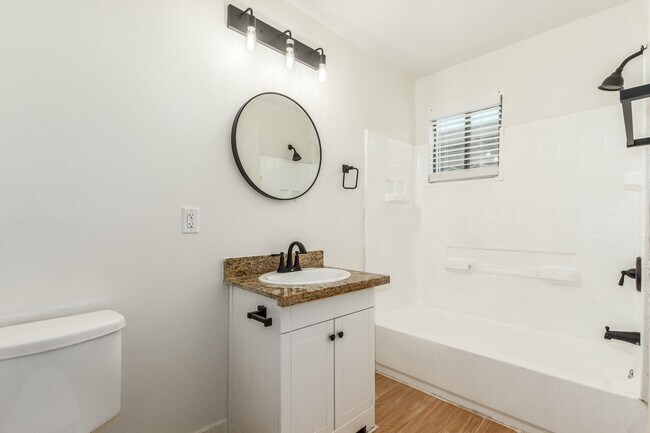 Building Photo - 1231 E Thomas Rd