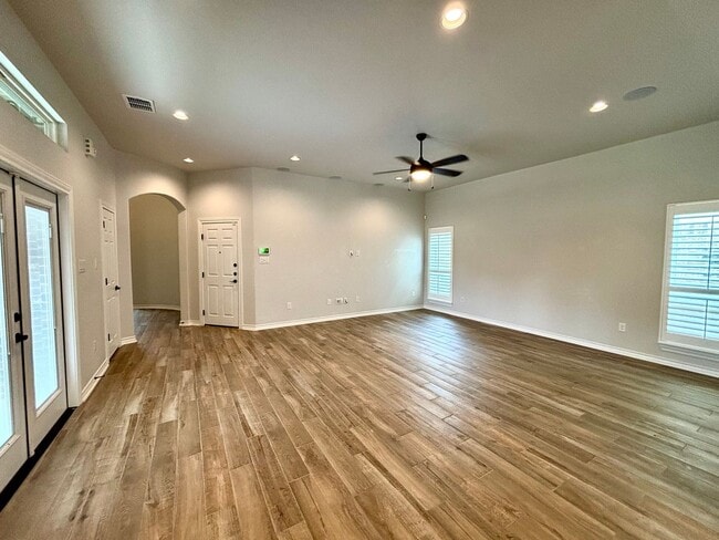 Building Photo - Luxury Living in Arcadia Ridge – Corner Lot, 3 Full Baths & Resort-Style Amenities!