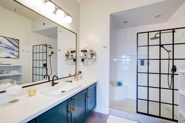 Building Photo - 1010 Rosine St