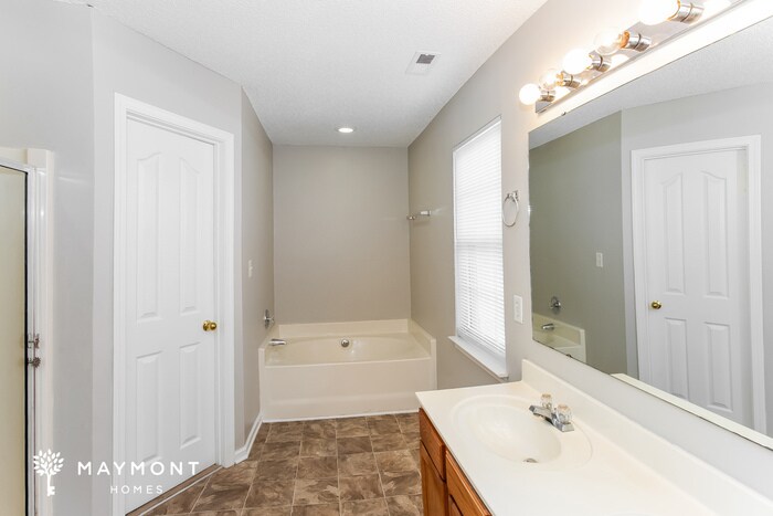 Building Photo - 6039 Shining Oak Ln