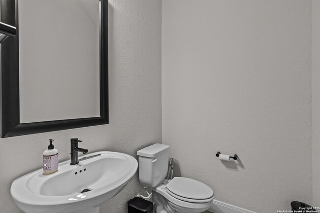 Building Photo - 1318 Tabuenfeld - Excellent, Clean Home, N...