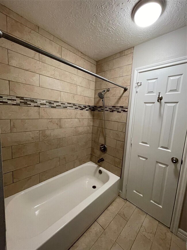 Building Photo - 16510 Oxnard Ln