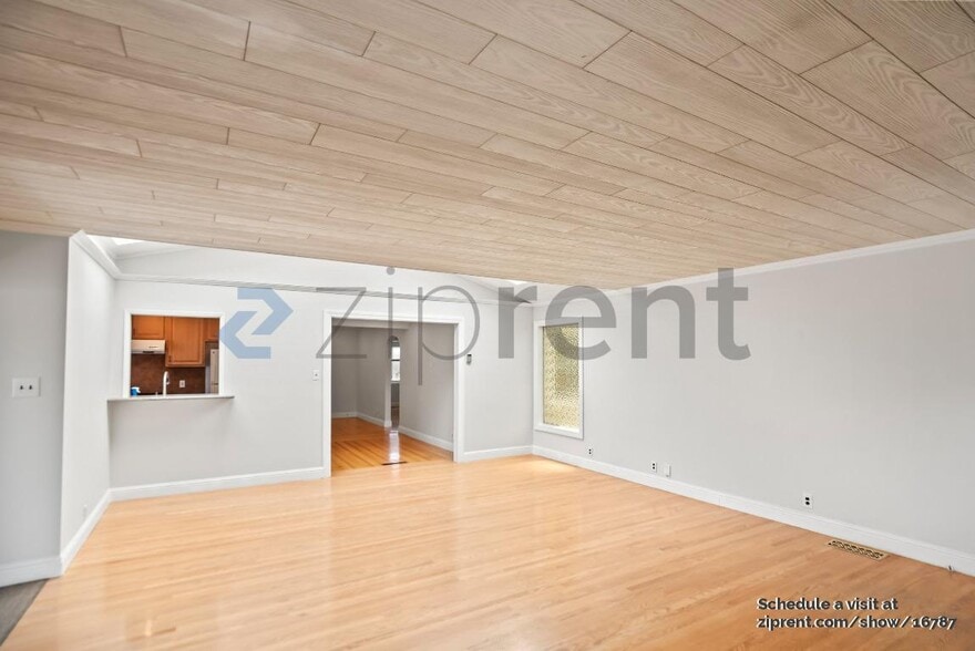 Building Photo - 1636 Jenevein Ave