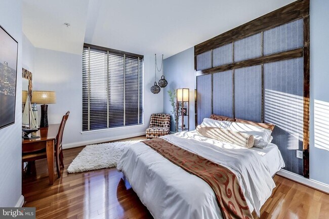 Building Photo - 717 President St