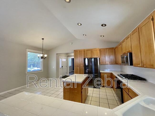 Building Photo - 233 Craftman Ct