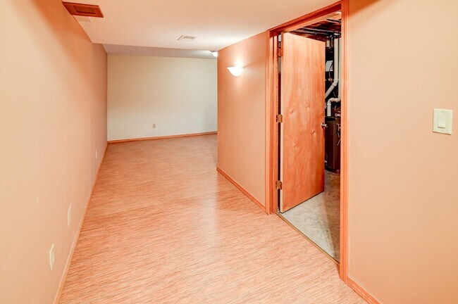 Building Photo - 1398 Prairie Rose Dr