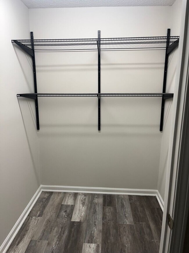 Building Photo - 13 Oakcrest Trail NE