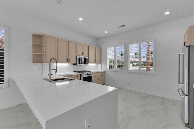 Building Photo - 74613 Waterlily Cir