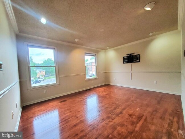 Building Photo - 742 S Granada St