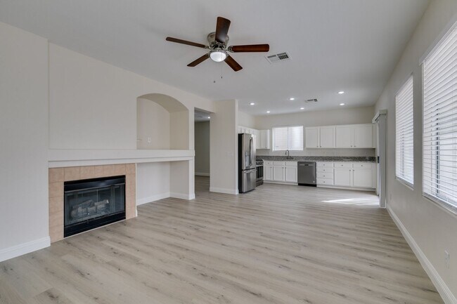 Building Photo - Charming 4 Bedroom, 3 Bathroom Home Near S...