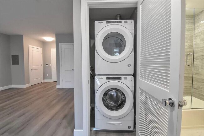 Building Photo - 4201 Bergen Turnpike