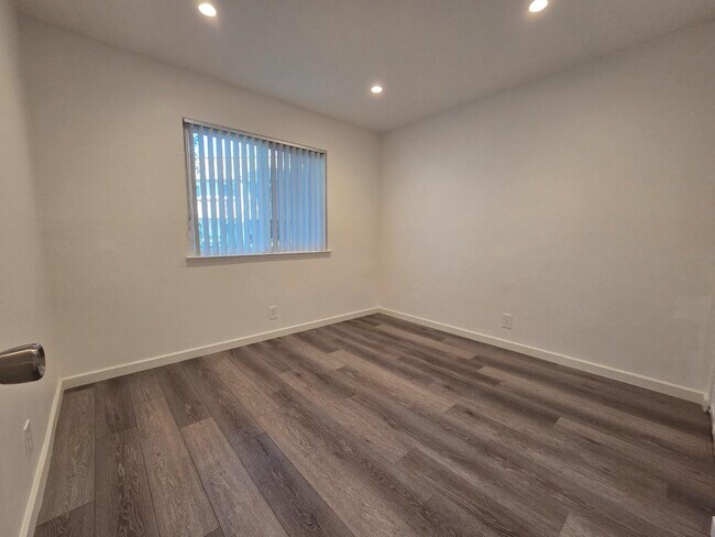 Building Photo - 2201 Monroe St