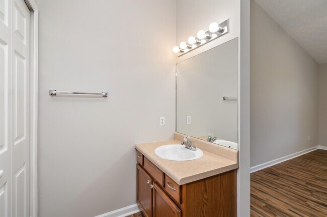Building Photo - 8295 Oak Terrace Ln