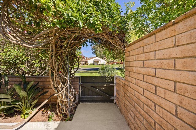 Building Photo - 15 Eucalyptus