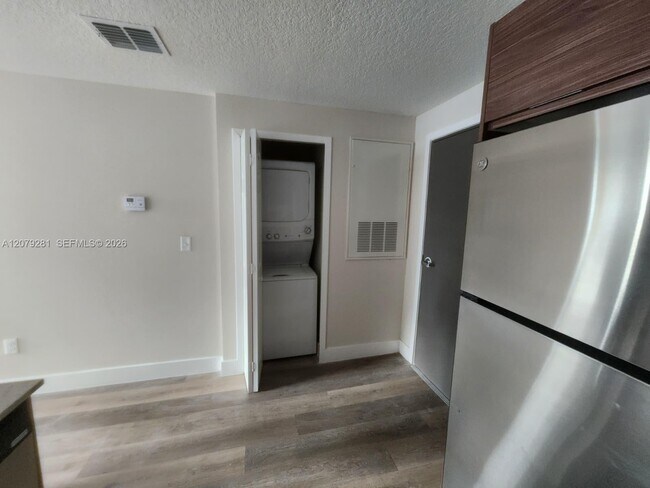 Building Photo - 4424 S Texas Ave