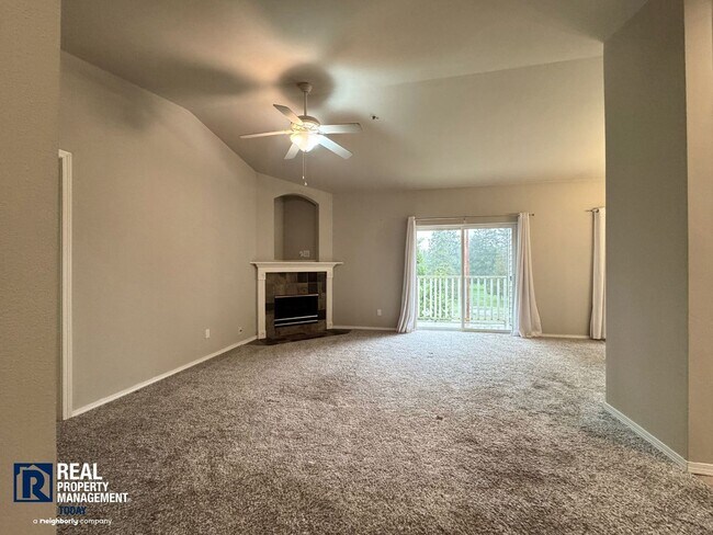 Building Photo - Beautiful 3 Bedroom Condo in Renton, WA!