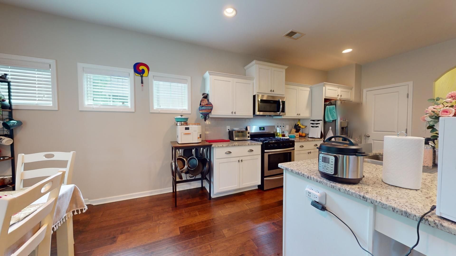 Building Photo - Very Well Maintained Home in East Richland...