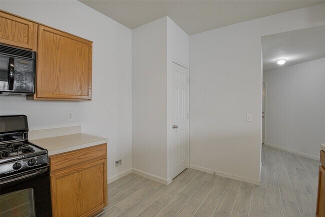 Building Photo - 2825 Woodspring Forest Dr