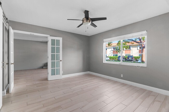 Building Photo - 124 NE 19th Ct