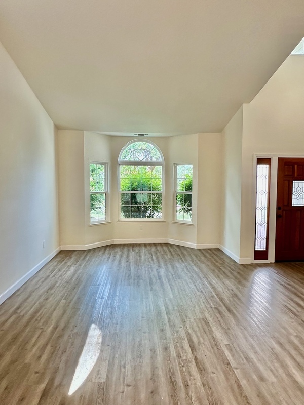 Building Photo - 515 Adriana Pl