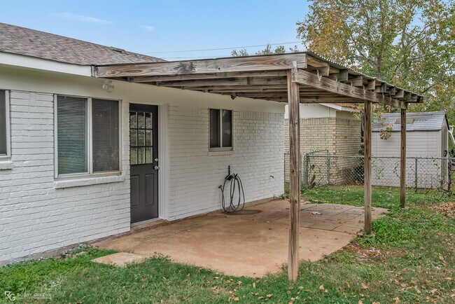 Building Photo - 3981 Stuart Ave