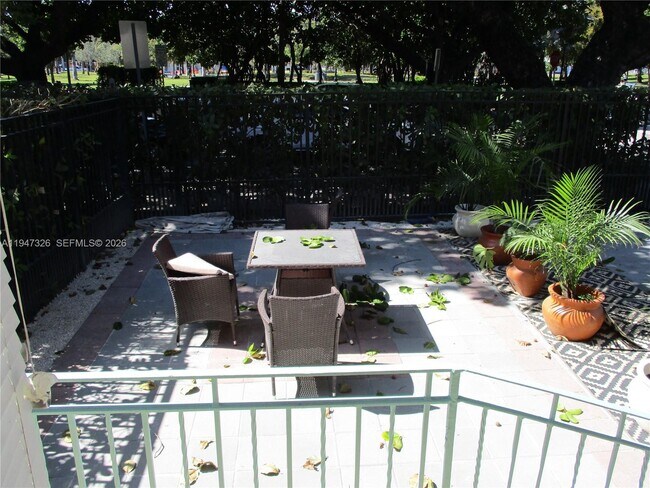 Building Photo - 736 13th St