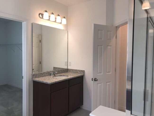 Building Photo - 6 bedroom with office downstairs 3 car gar...