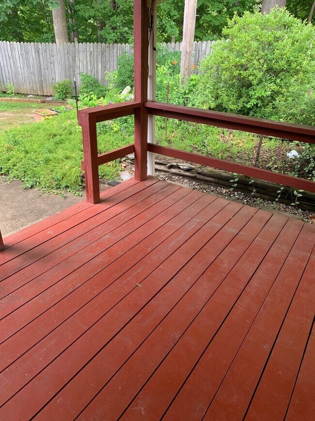 Building Photo - 3 Bedroom / 2 Bath Brick Home Johnson City...