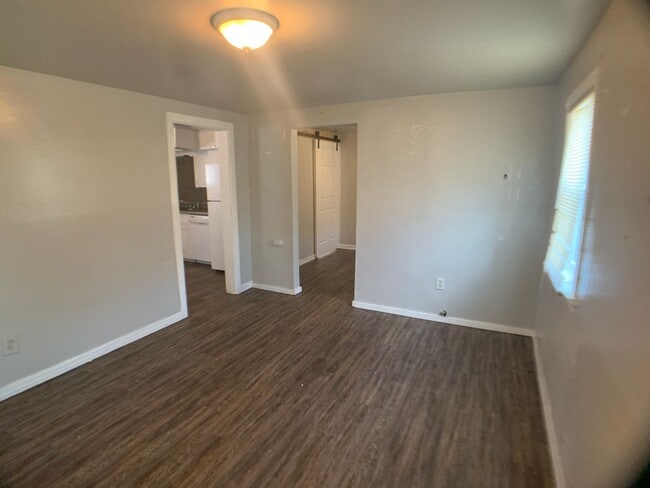 Building Photo - 1 Bed Duplex OKC