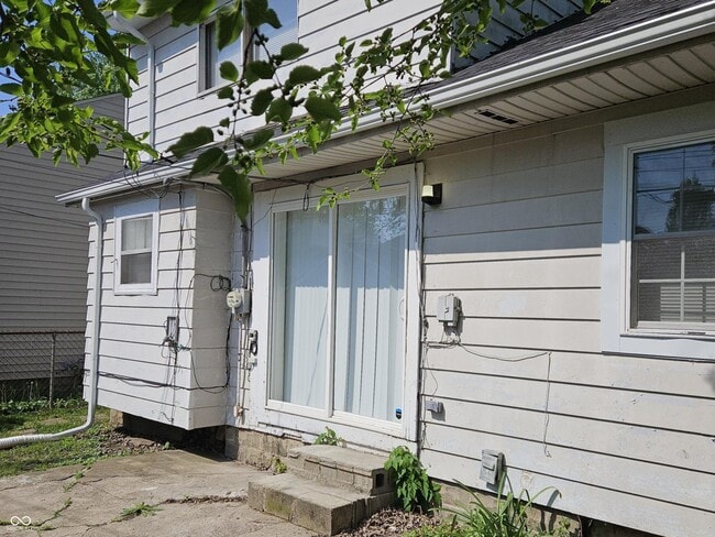 Building Photo - 835 Tecumseh St