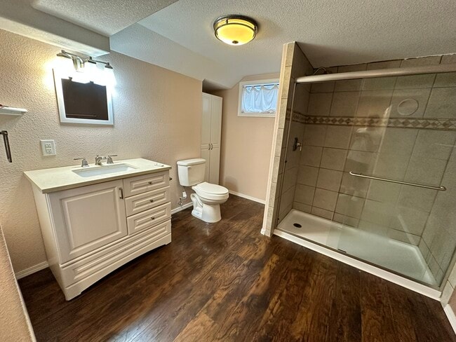 Building Photo - 613 Killarney Dr