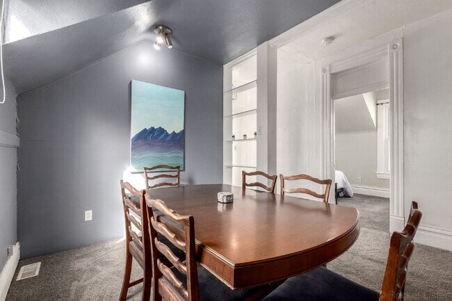 Building Photo - Lovely Victorian duplex for rent 2 bed / 1 bath