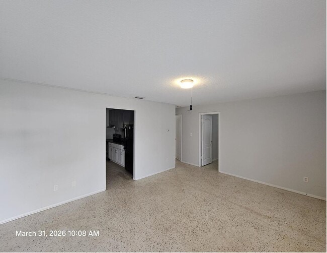 Building Photo - Beautiful and cozy 2/1 apartment available now!