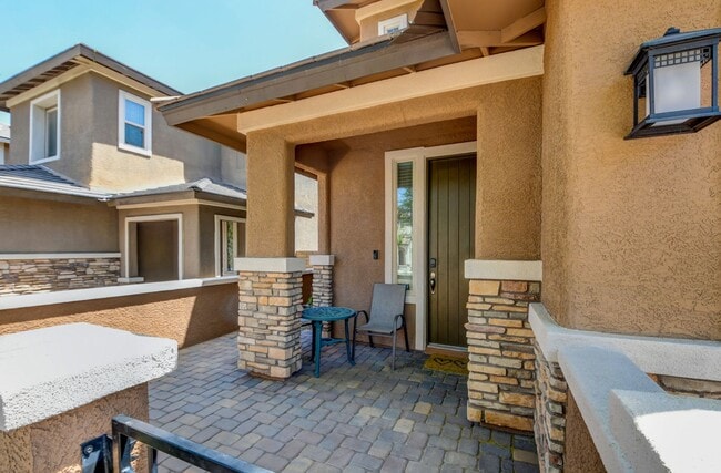 Building Photo - 4 bedroom home