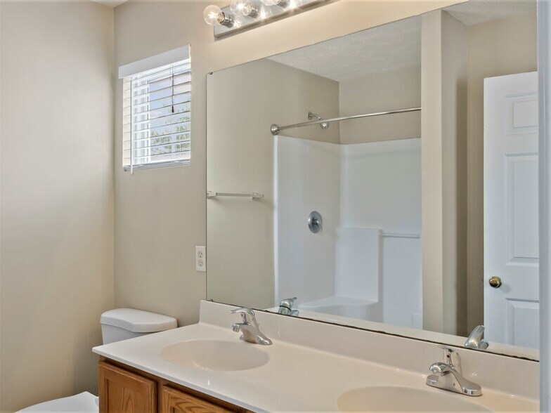 Building Photo - 443 Indian Lake Dr