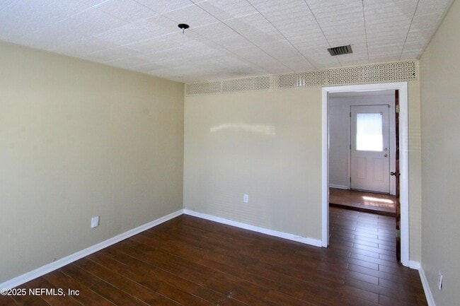 Building Photo - 137 Hercules Dr E