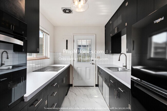 Primary Photo - Deposit Special - Cozy Two Bedroom in NE!